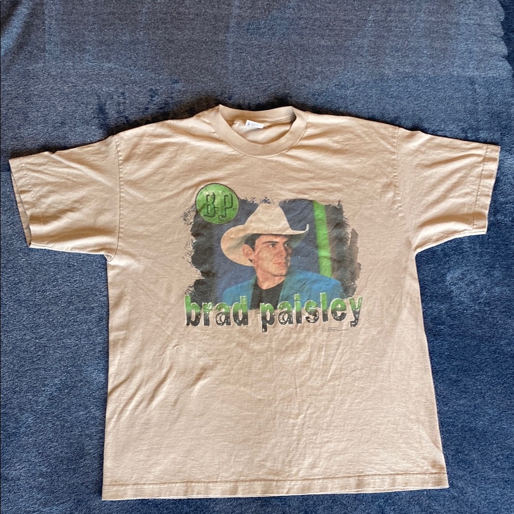 Brad Paisley 2001 Graphic T-Shirt - Vintage Concert Tee